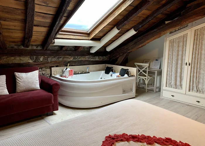 מלון Akla Palacio Torre De Ruesga