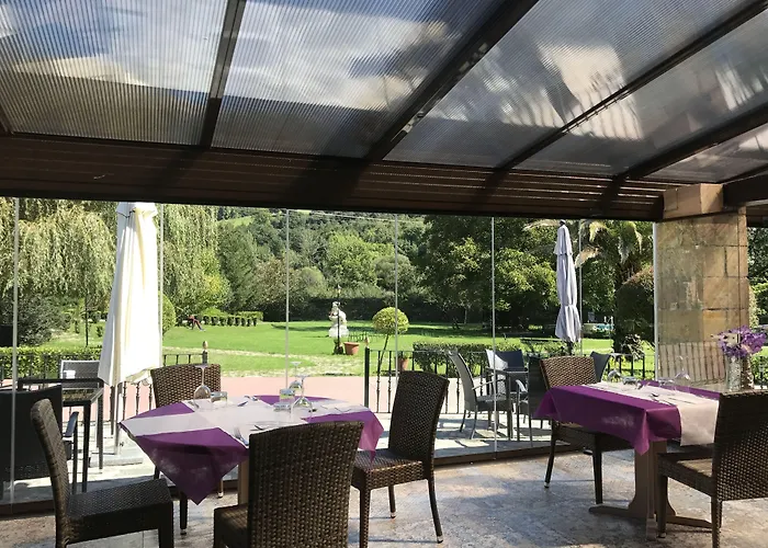 Hotell Akla Palacio Torre De Ruesga