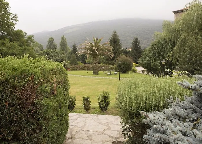 Akla Palacio Torre De Ruesga 4*