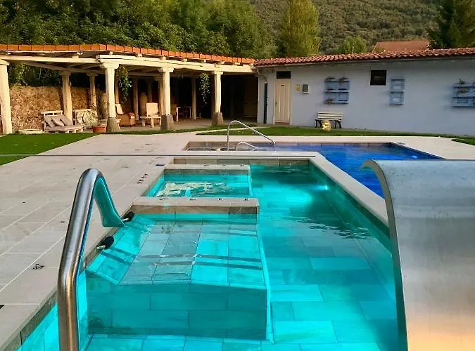 מלון Akla Palacio Torre De Ruesga 4*